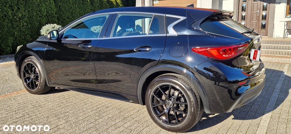 Infiniti Q30 - 8