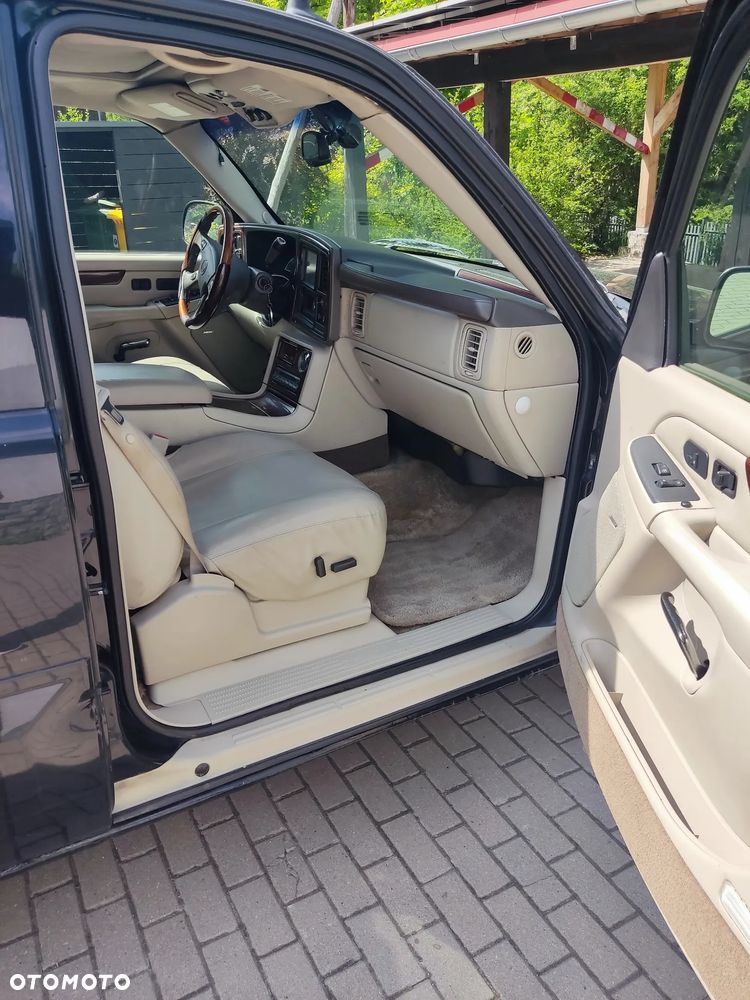 Cadillac Escalade - 9