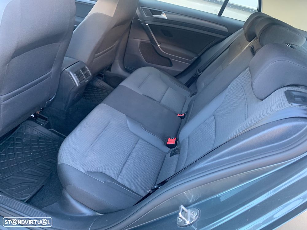VW Golf 1.0 TSI Confortline DSG - 12