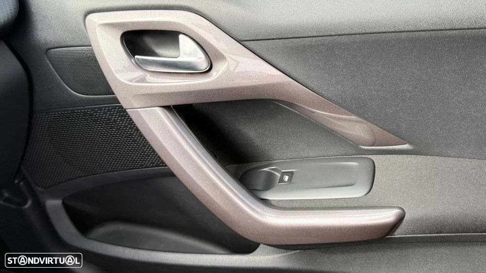 Peugeot 2008 1.2 PureTech Style - 33