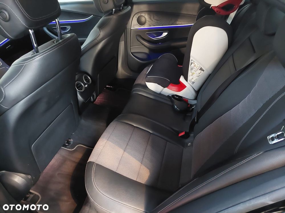 Mercedes-Benz Klasa E 220 d 4-Matic 9G-TRONIC - 21