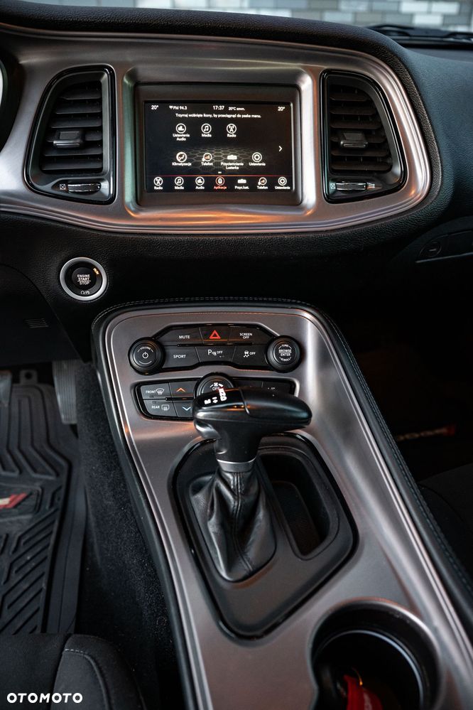 Dodge Challenger - 18