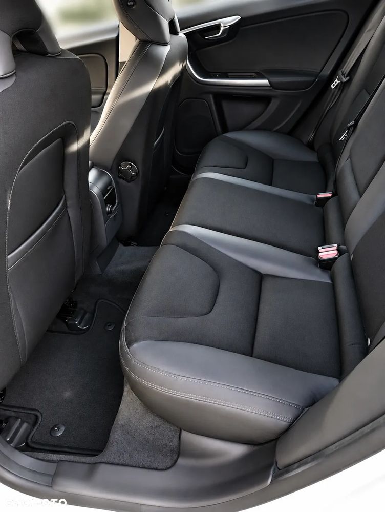 Volvo V60 D3 Momentum - 7