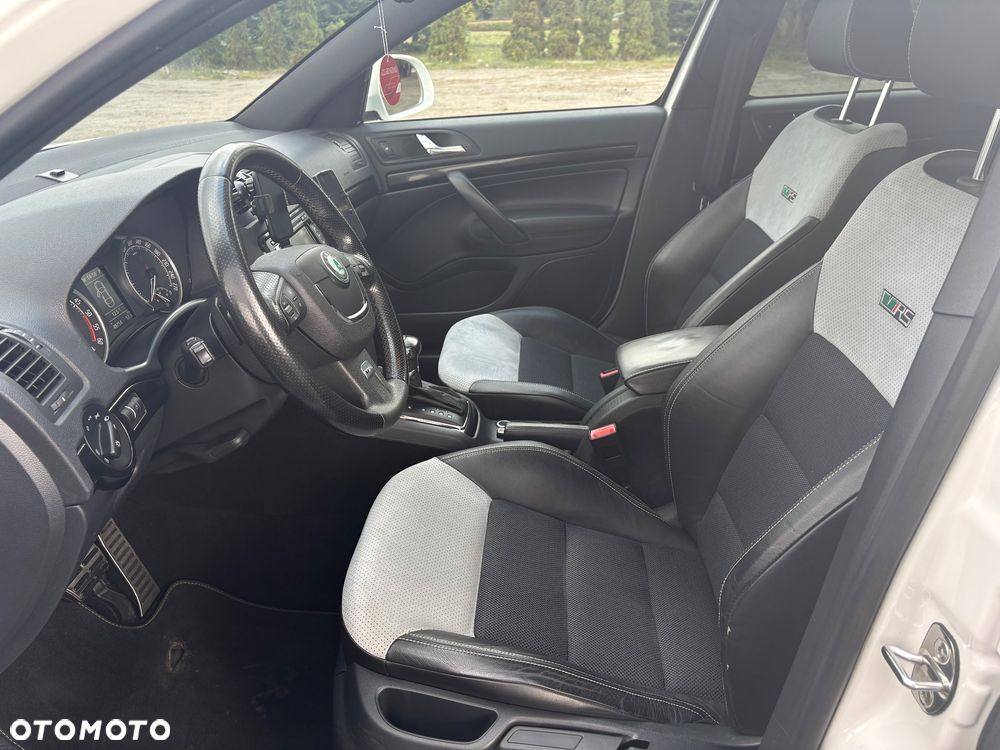 Skoda Octavia Combi 2.0 TDI CR DPF DSG RS - 8