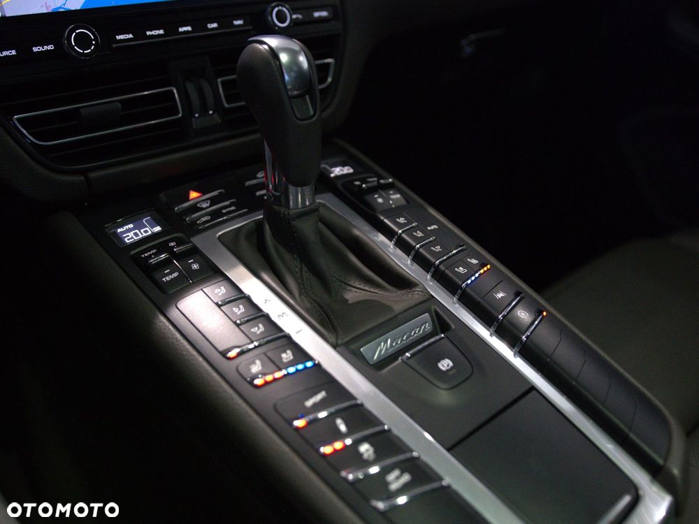 Porsche Macan Standard - 23