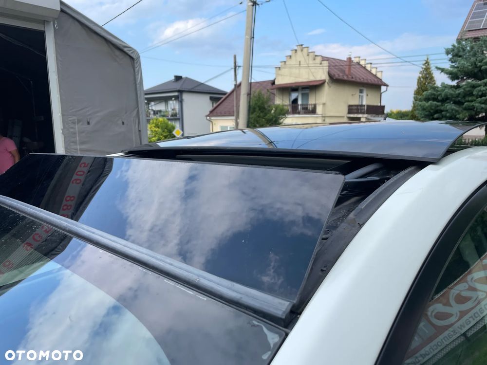 Toyota Prius (Hybrid) Executive - 28