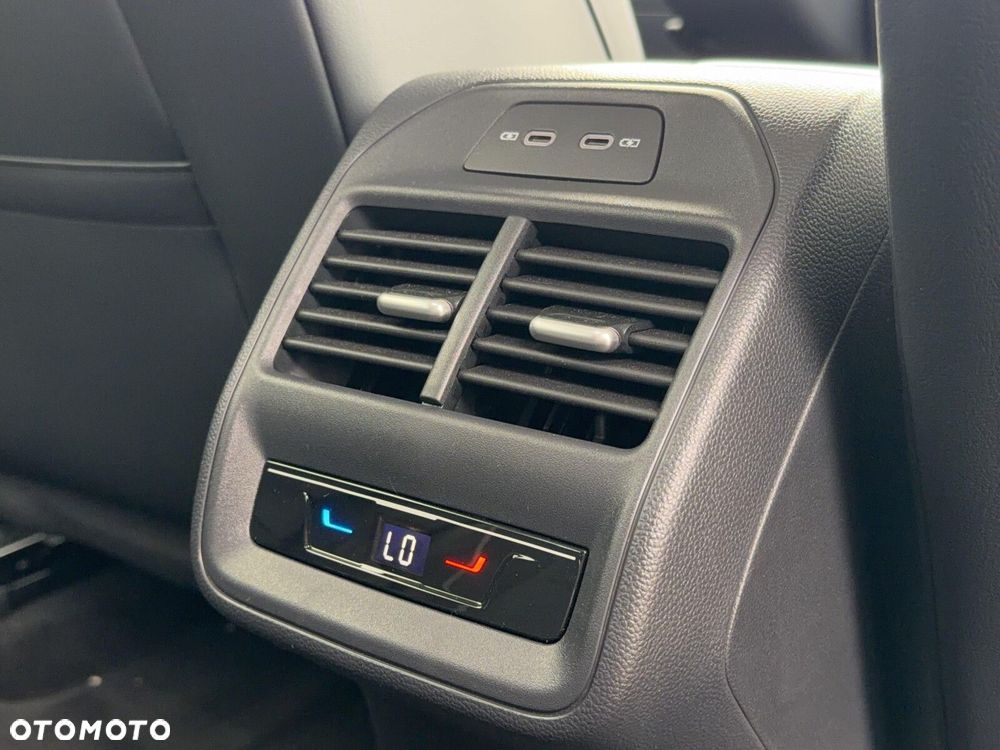 Volkswagen Passat Variant 2.0 TDI EVO Elegance DSG - 17