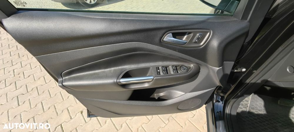 Ford Kuga 2.0 TDCi Powershift 4WD Titanium - 5