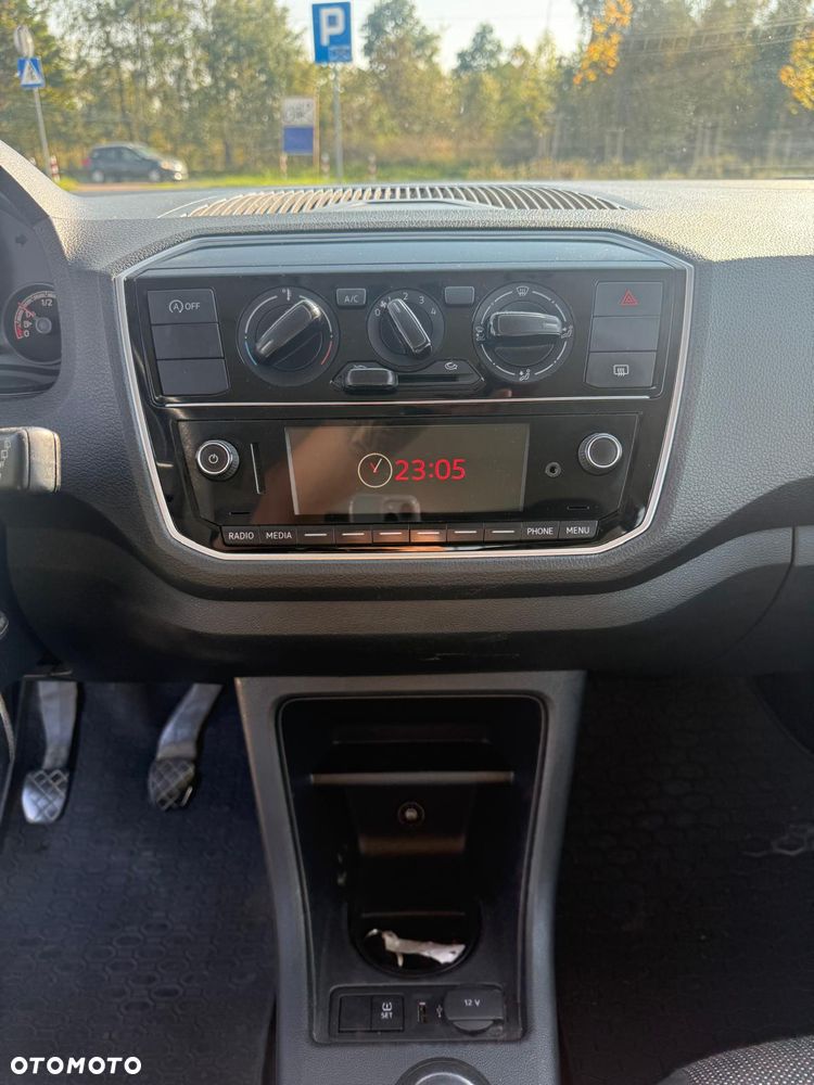 Volkswagen up! 1.0 Beats - 11