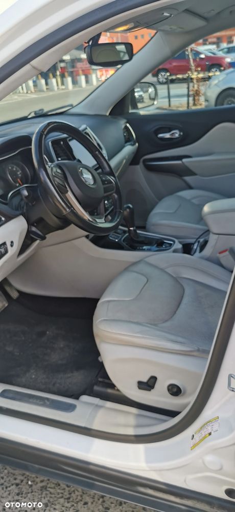 Jeep Cherokee - 17