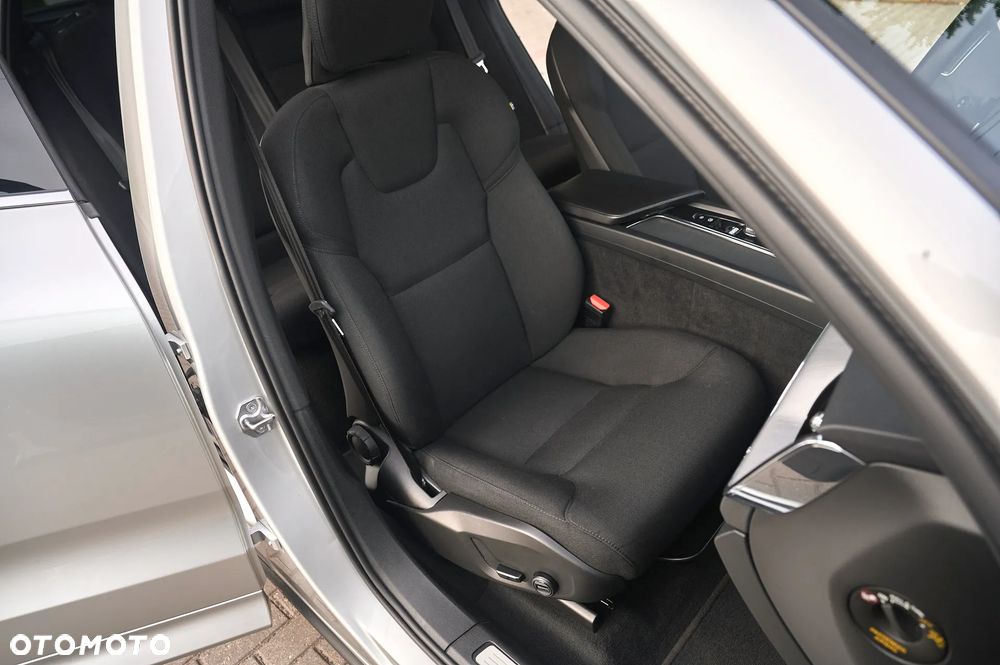 Volvo XC 60 B4 D AWD Momentum Pro - 24