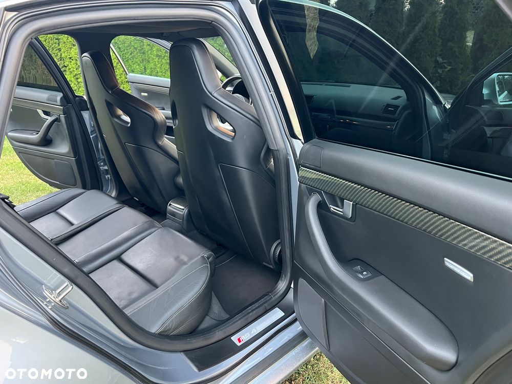 Audi RS4 Limousine - 16