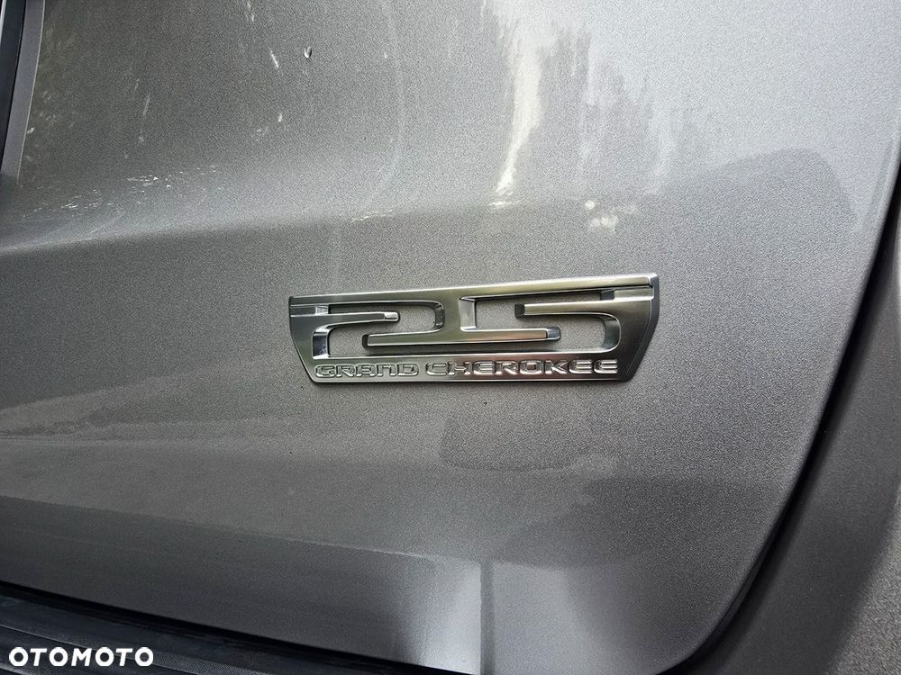 Jeep Grand Cherokee - 9