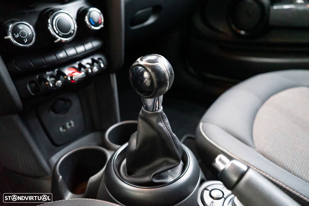 MINI 3 Portas Cooper D - 28