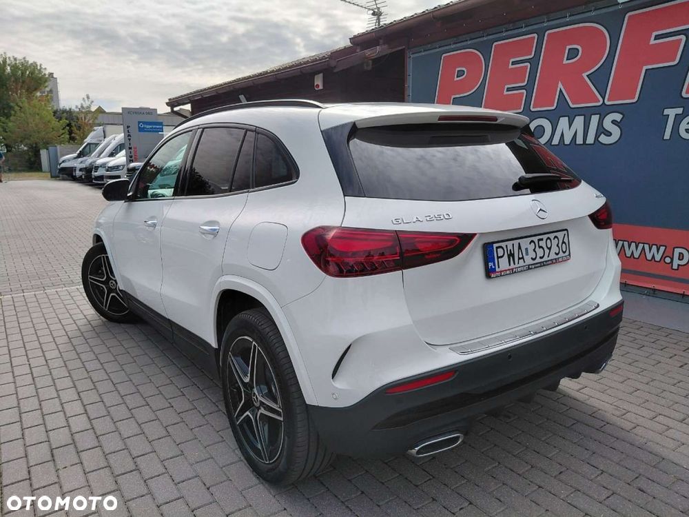 Mercedes-Benz GLA - 6