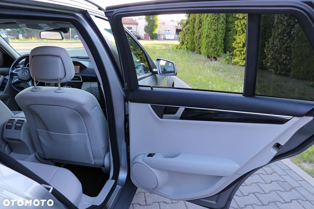 Mercedes-Benz Klasa C 200 CDI DPF Automatik Elegance - 21