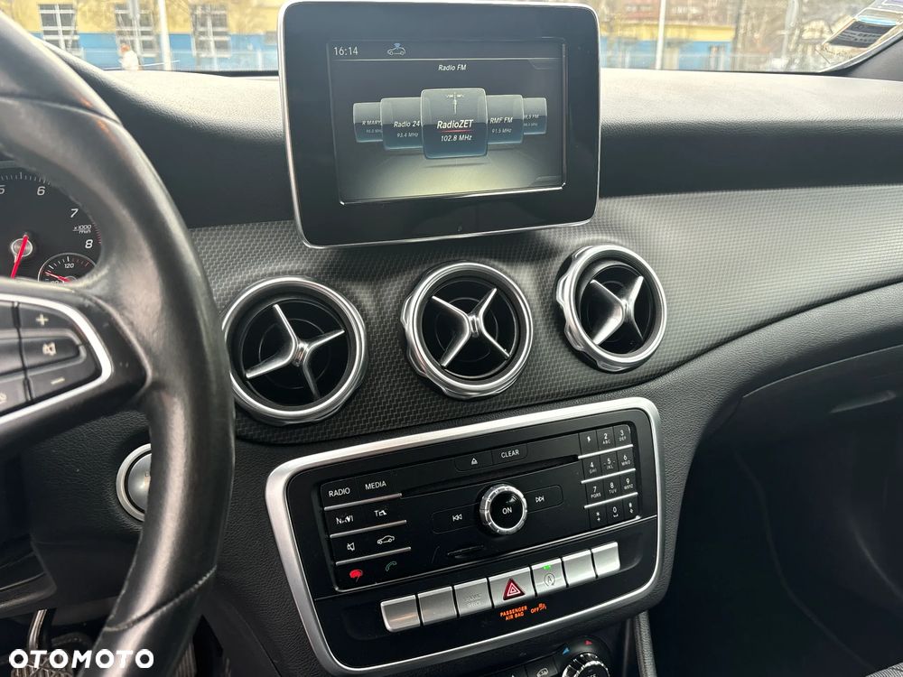 Mercedes-Benz GLA - 29