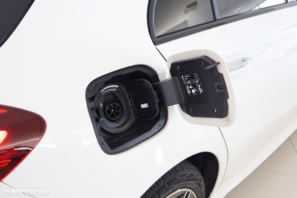 Mercedes-Benz A 250 e - 17