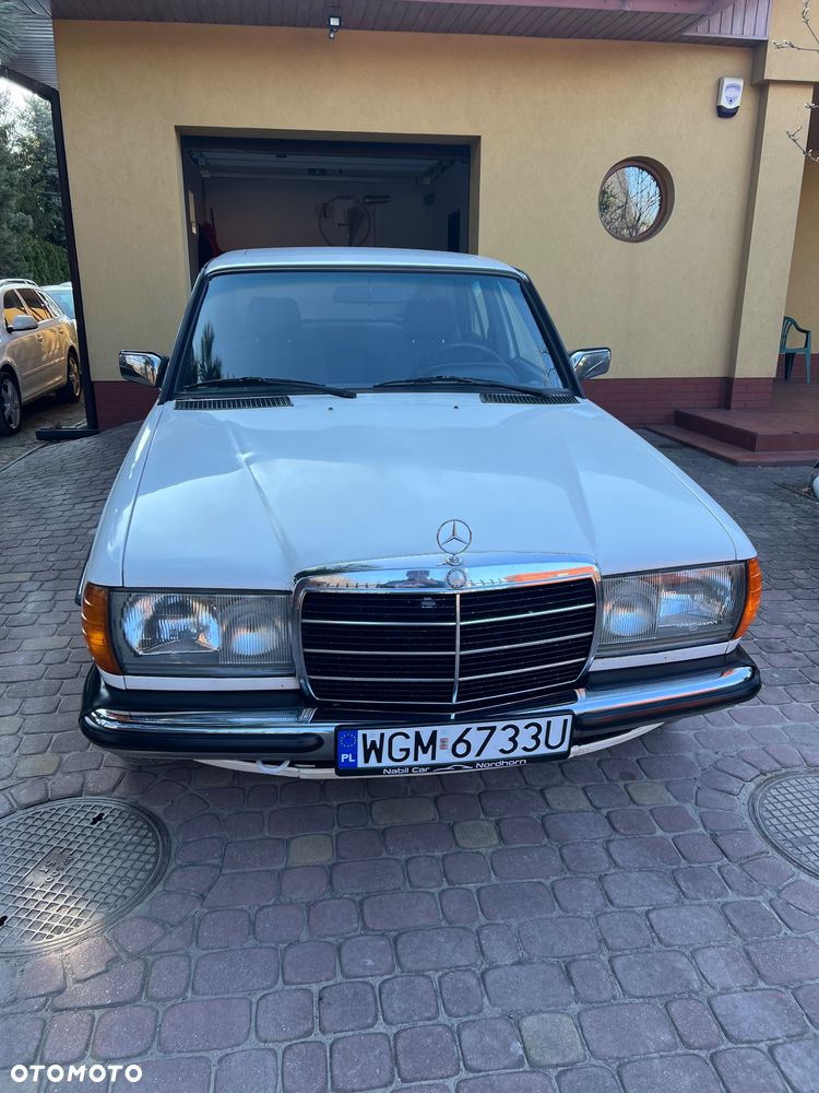 Mercedes-Benz W123 - 1