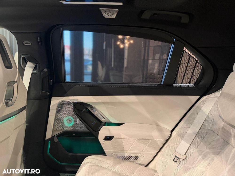 BMW Seria 7 740d xDrive MHEV - 30