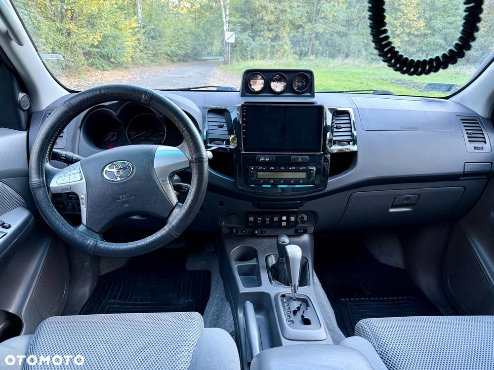 Toyota Hilux 3.0 D-4D SR5 - 25