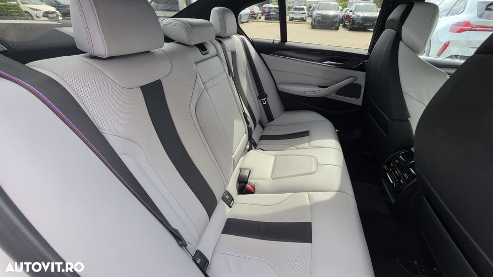 BMW M5 AT - 11