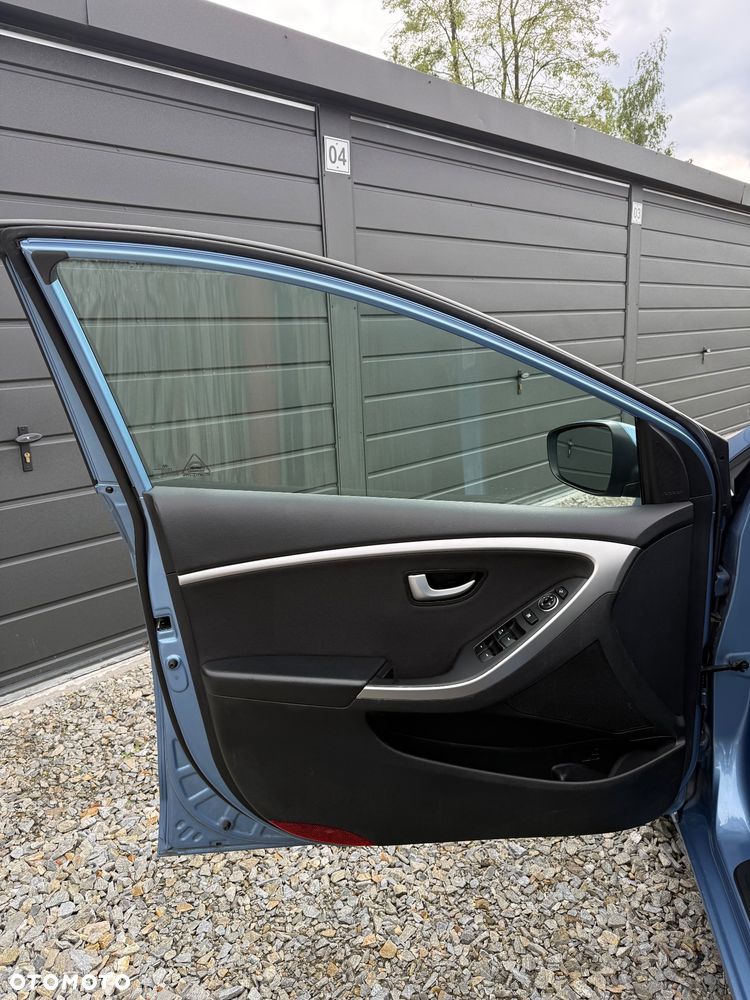 Hyundai i30 blue 1.6 GDI Passion - 12