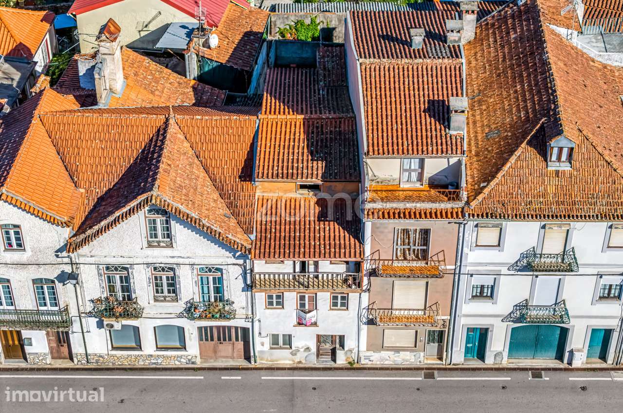 Moradia T4 + Terraço no centro Histórico da Vila de Arganil - Grande imagem: 2/14