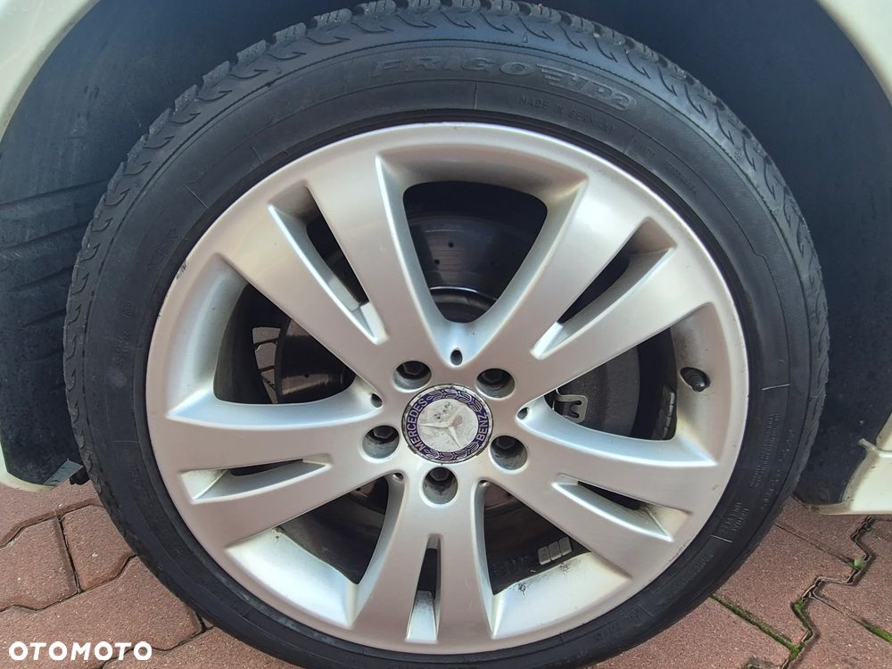 Mercedes-Benz Klasa C 350 CDI DPF (BlueEFFICIENCY) 7G-TRONIC Avantgarde - 34