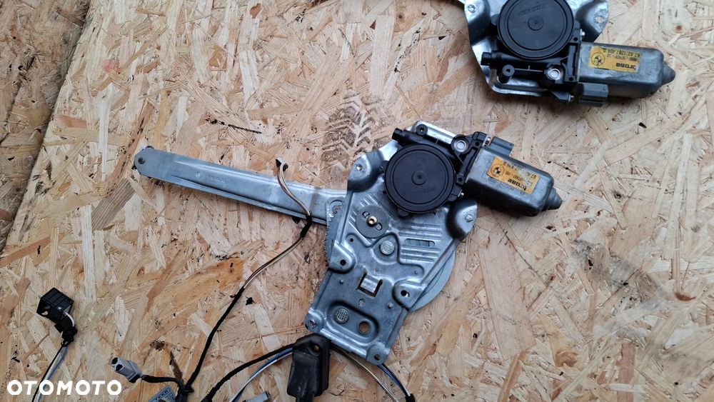 BMW E36 SEDAN KOMBI PODNOŚNIKI SZYB TYŁ ELEKTRYCZNE - 3