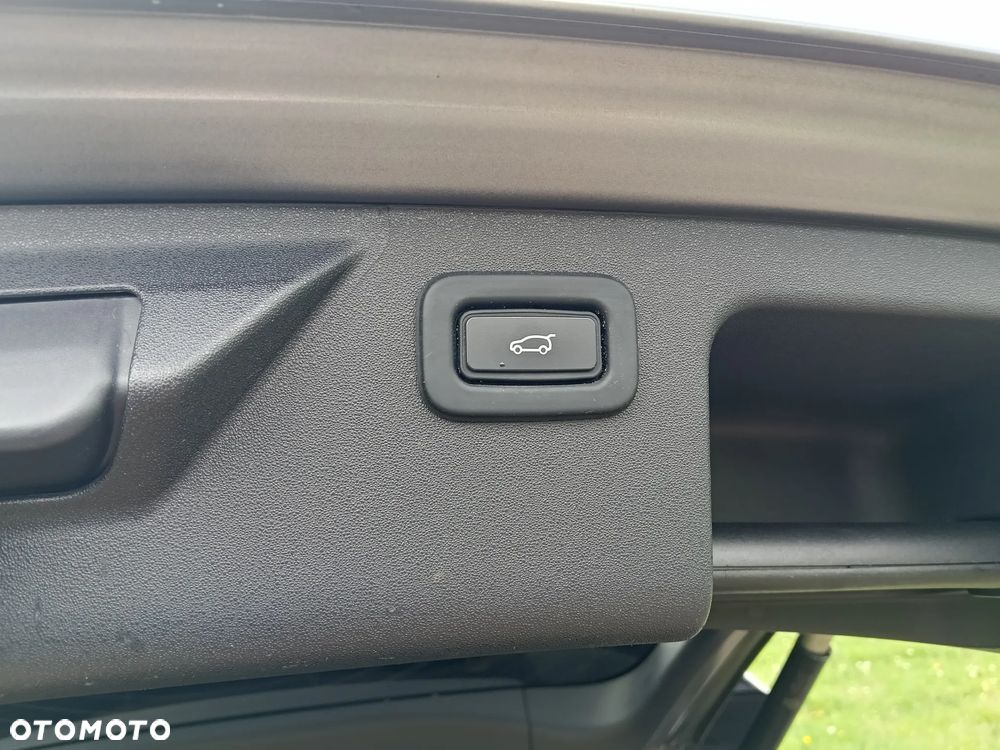 Land Rover Discovery Sport P300e R-Dynamic - 19