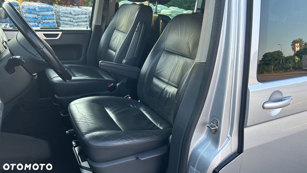 Volkswagen Multivan - 25