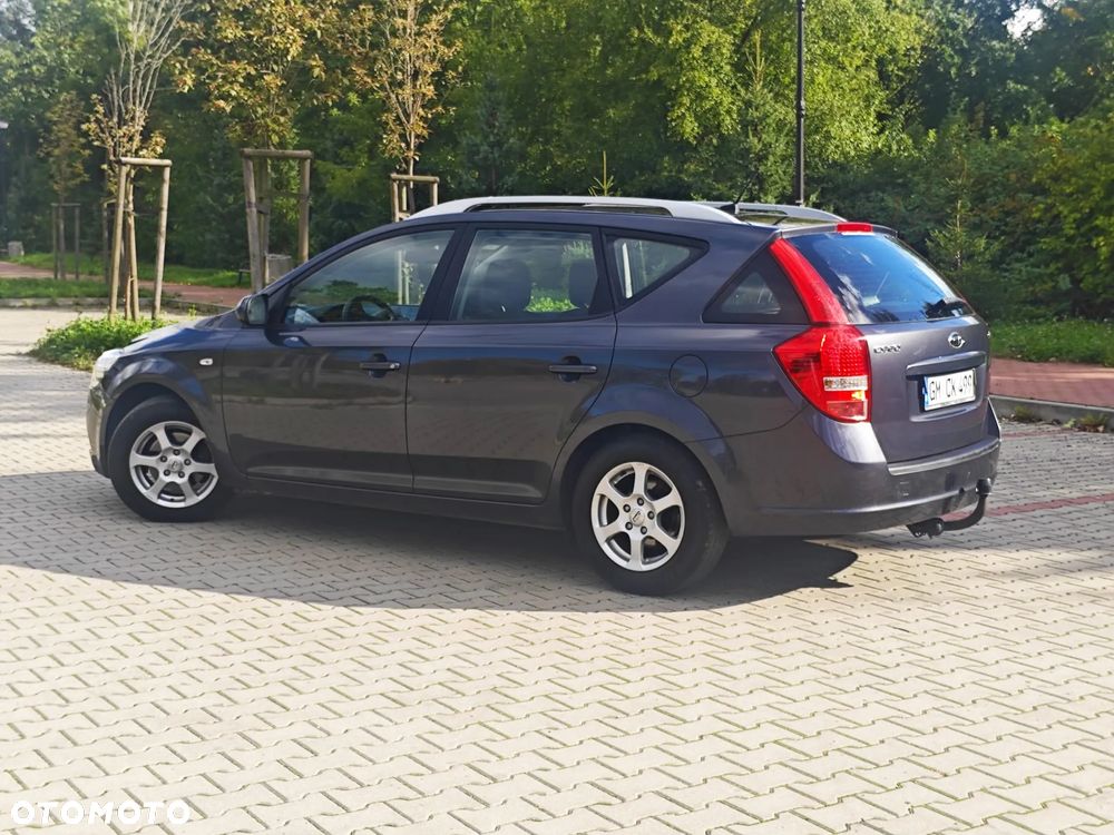 Kia Ceed Cee'd 1.6 Crdi Comfort + - 2