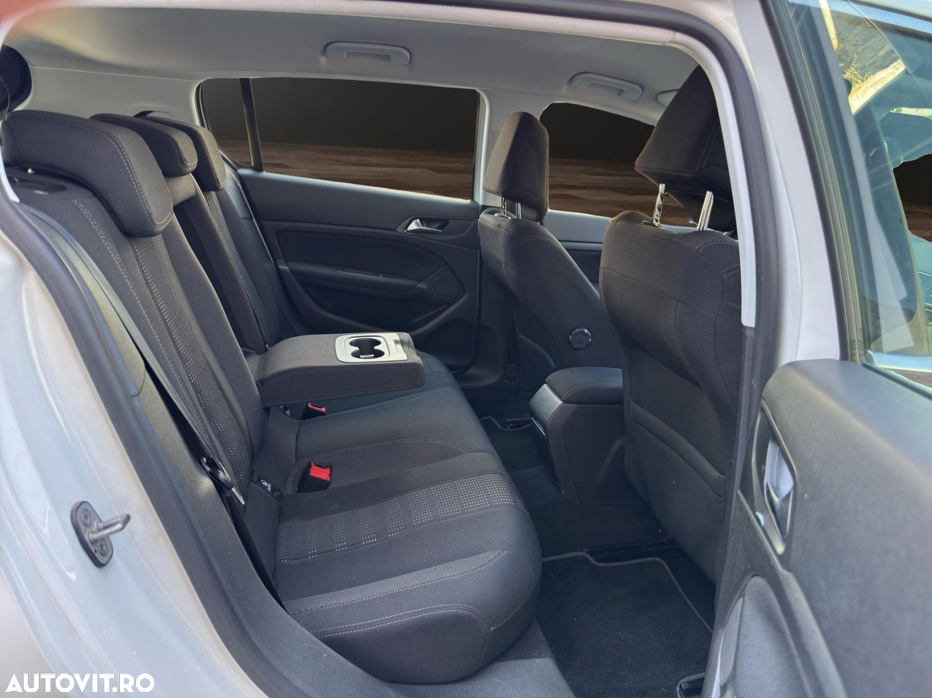Peugeot 308 1.2 L PureTech Turbo Allure Aut. - 10