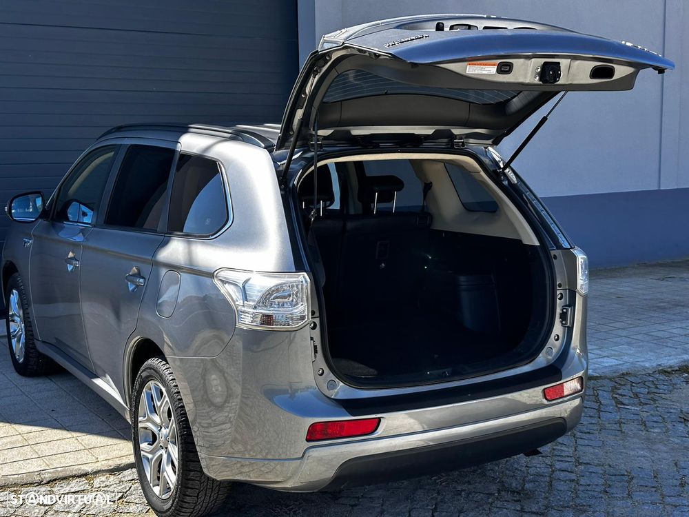 Mitsubishi Outlander 2.0 4WD - 18