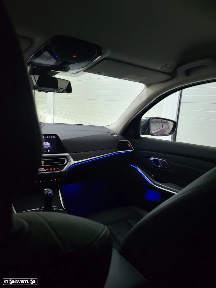 BMW 318 d Luxury Line - 25