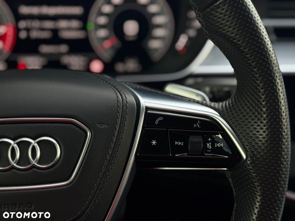 Audi S8 - 32