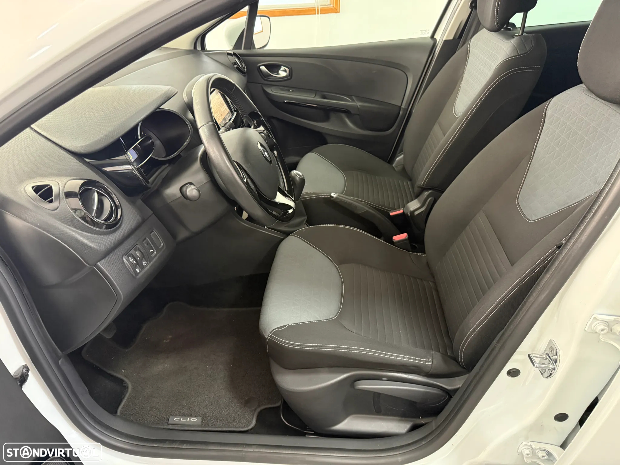 Renault Clio Sport Tourer 0.9 TCe Limited - 9