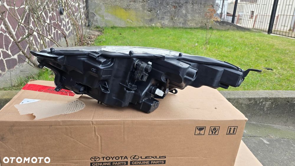 Toyota Yaris IV 20- Lampa Przód Prawa FULL LED Oryginał Ładna - 4