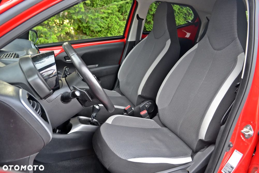 Toyota Aygo x.shift x-play connect - 19