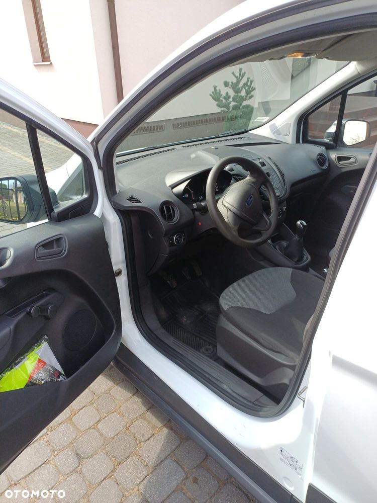 Ford Transit Courier - 13