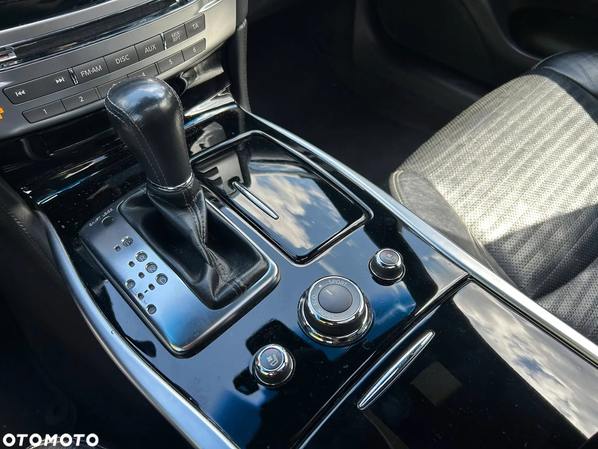 Infiniti M M37 - 9