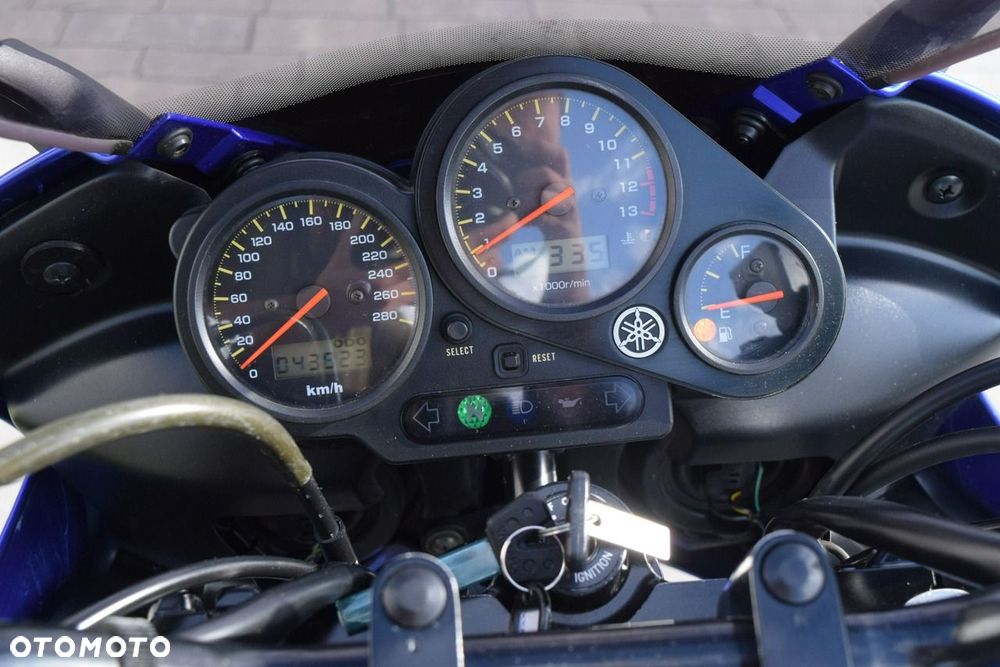 Yamaha FZS - 11