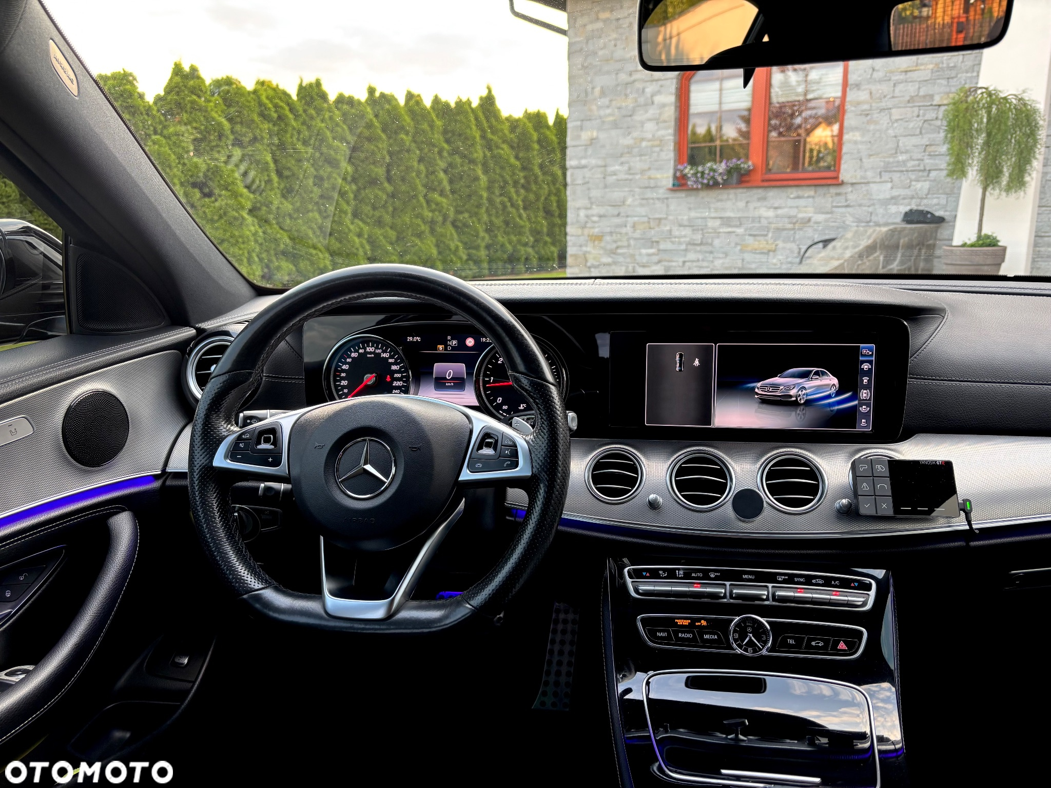 Mercedes-Benz Klasa E 220 d 9G-TRONIC AMG Line - 24