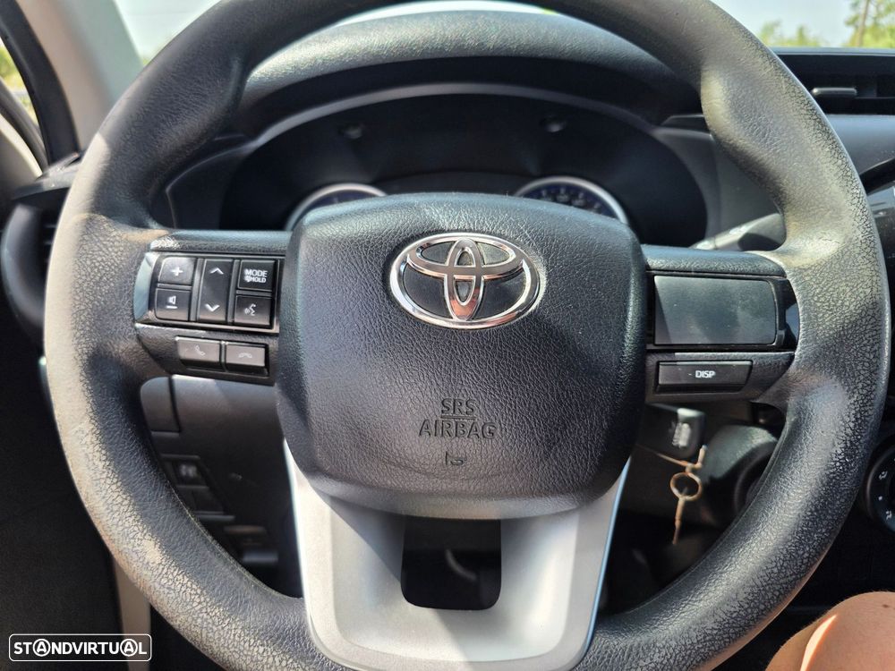 Toyota Hilux 2.4 D-4D 2WD CD CM 3L - 18