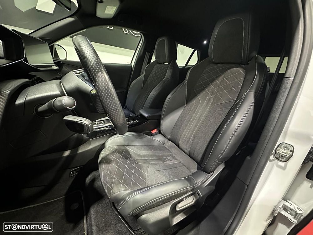 Peugeot e-2008 50 kWh GT - 27