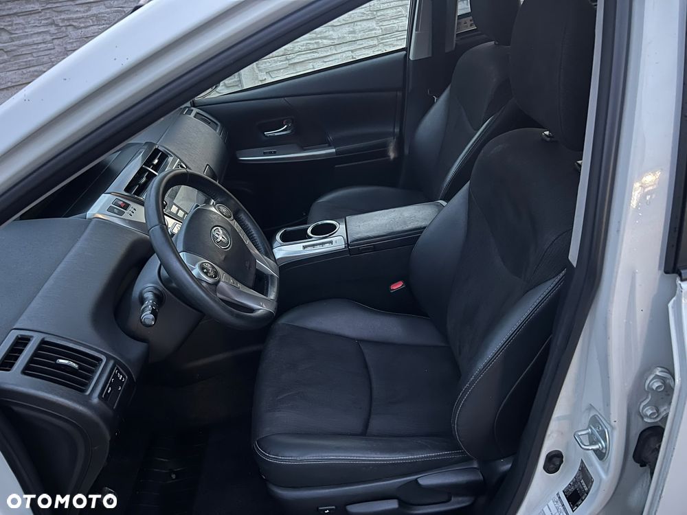 Toyota Prius+ (Hybrid) - 11