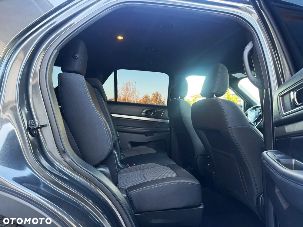 Ford Explorer - 24