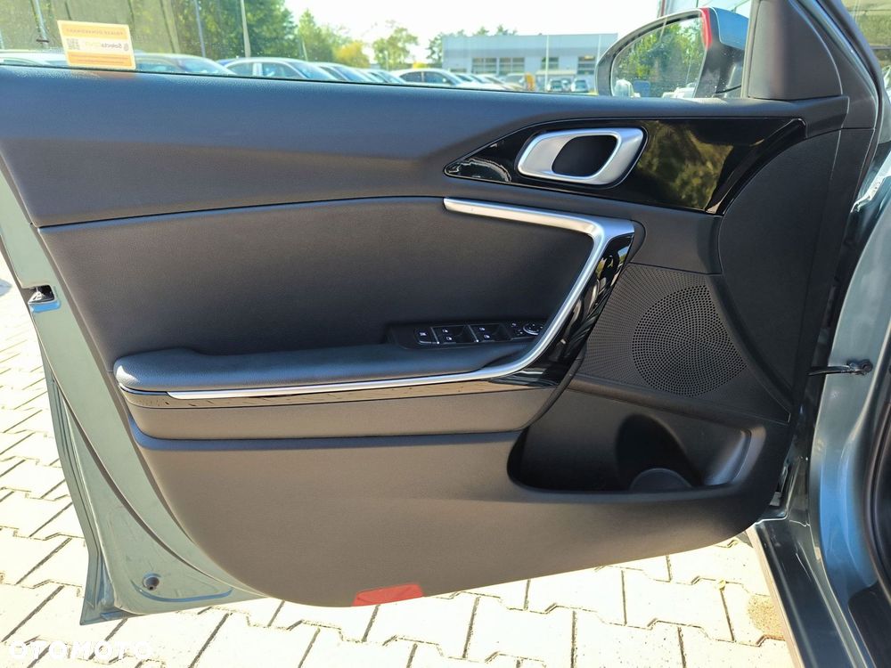 Kia Ceed - 10
