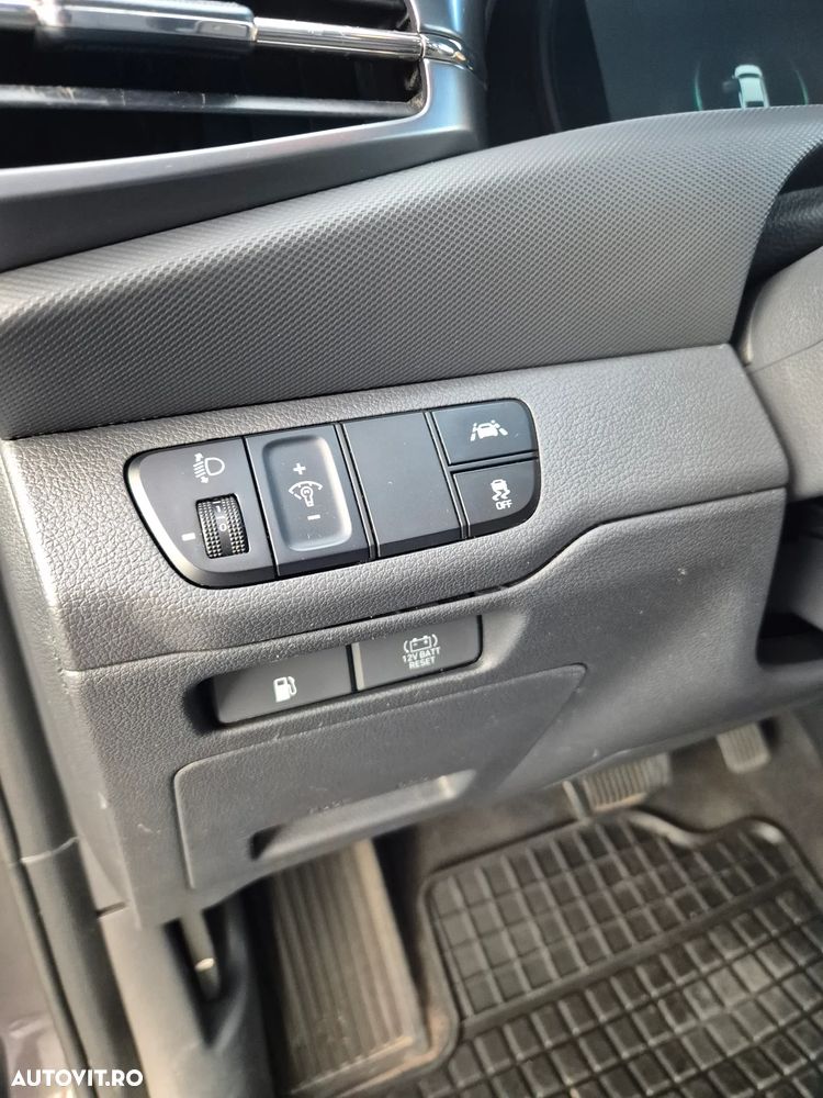 Hyundai IONIQ - 15